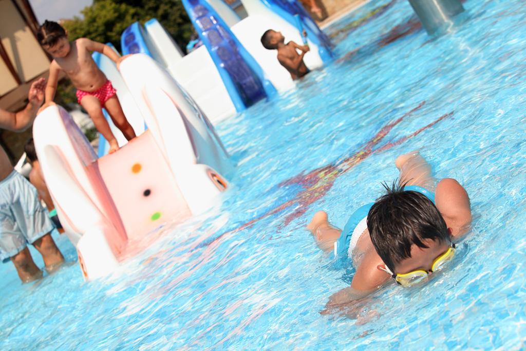 Hotel Danubia Park garni Veliko Gradište Exteriör bild